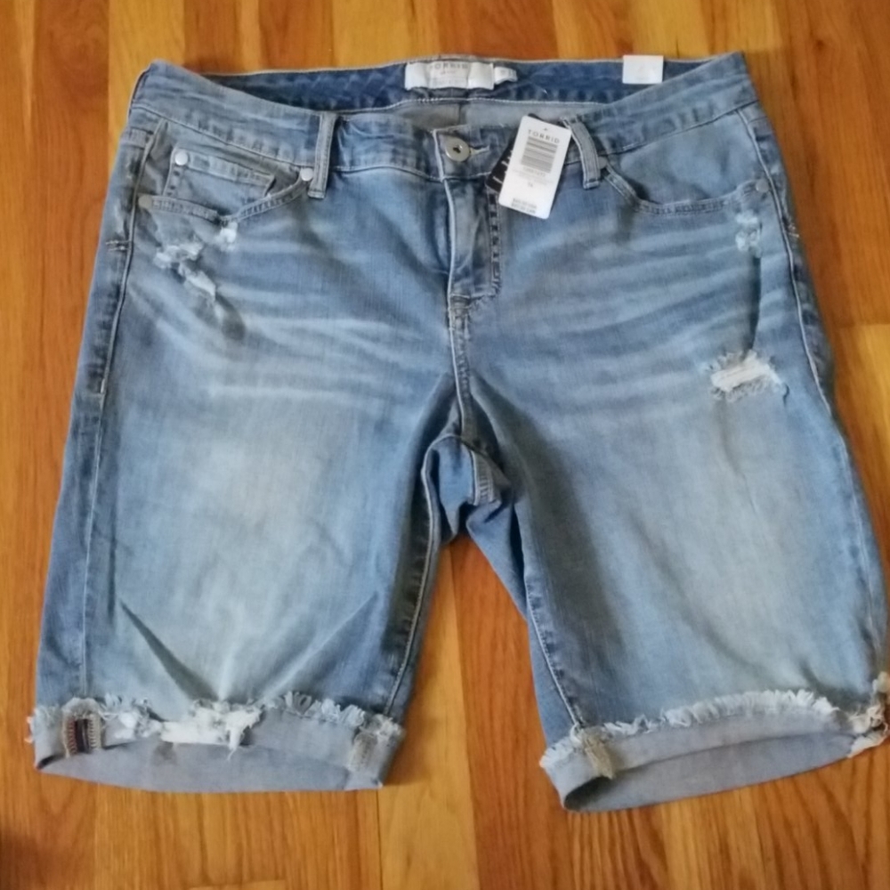 Torrid distressed denim shorts